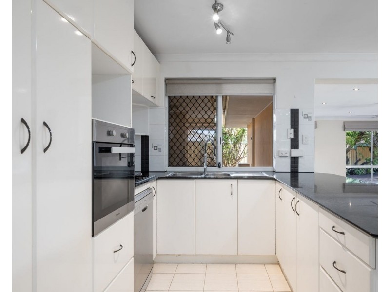 15 Coola Place, High Wycombe WA 6057