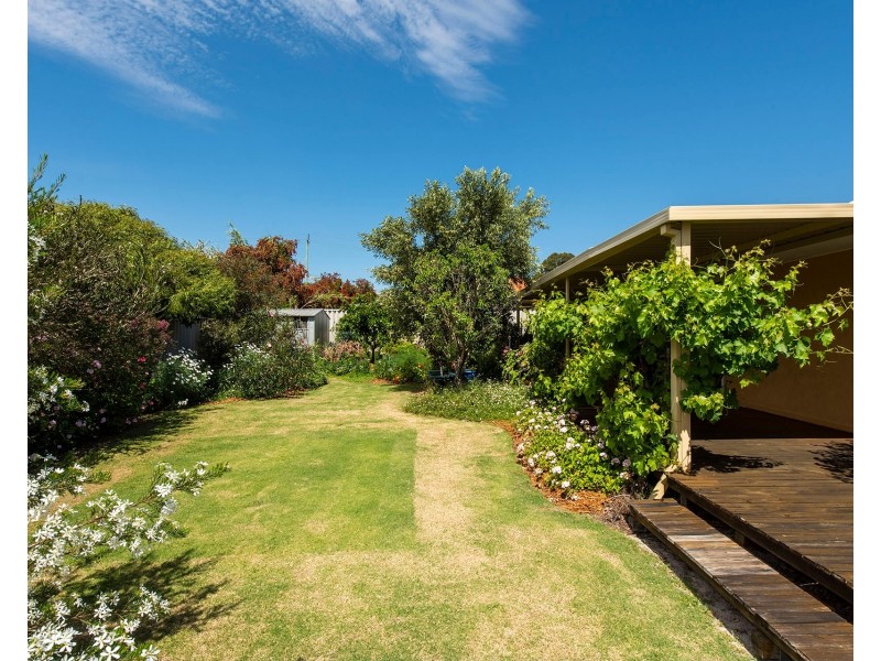 15 Coola Place, High Wycombe WA 6057