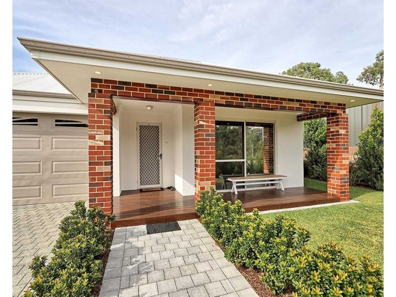 21 Lockhart Crescent, South Guildford WA 6055