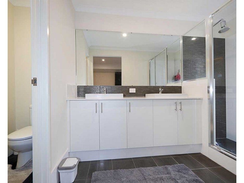 21 Lockhart Crescent, South Guildford WA 6055