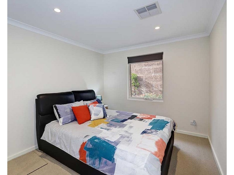 21 Lockhart Crescent, South Guildford WA 6055