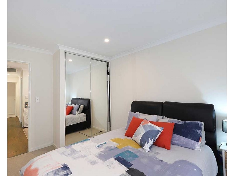 21 Lockhart Crescent, South Guildford WA 6055
