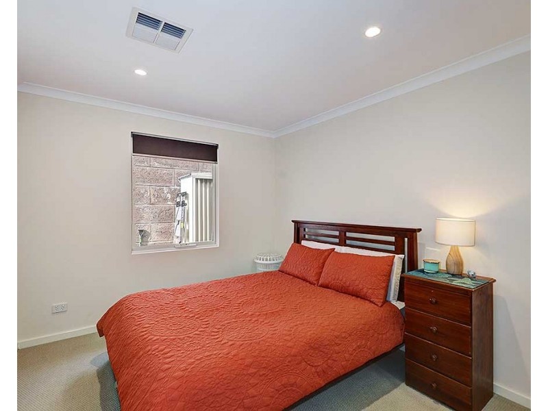 21 Lockhart Crescent, South Guildford WA 6055