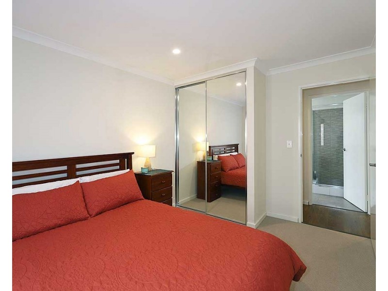 21 Lockhart Crescent, South Guildford WA 6055