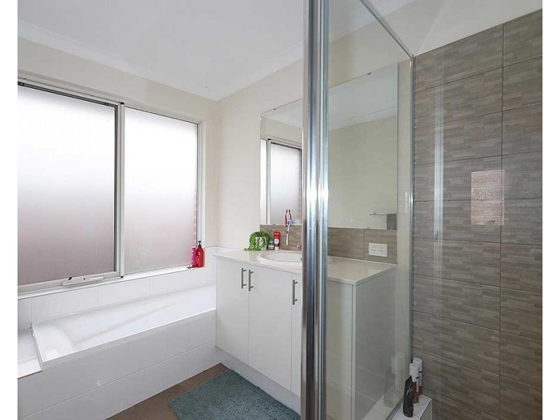 21 Lockhart Crescent, South Guildford WA 6055