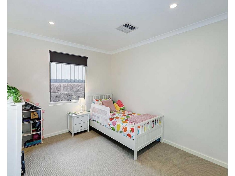 21 Lockhart Crescent, South Guildford WA 6055