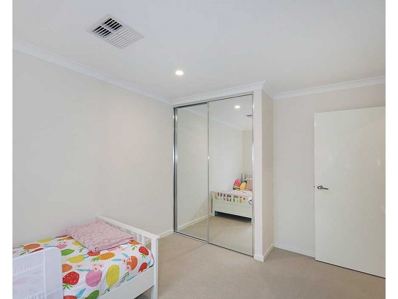 21 Lockhart Crescent, South Guildford WA 6055