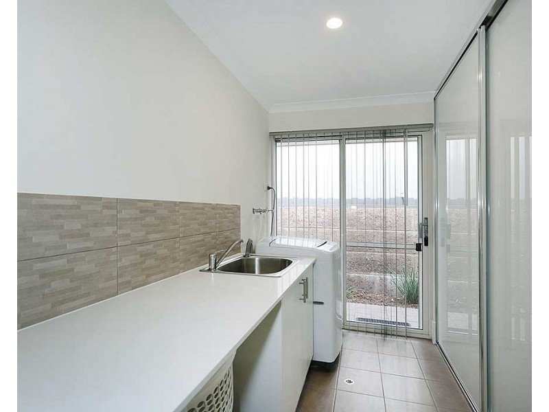 21 Lockhart Crescent, South Guildford WA 6055