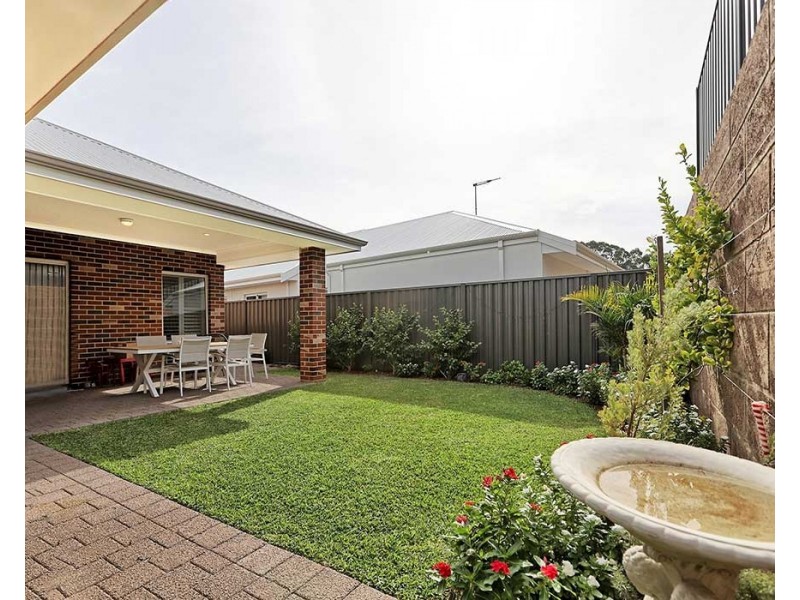21 Lockhart Crescent, South Guildford WA 6055