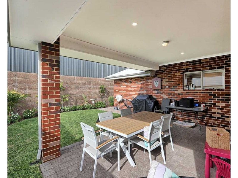 21 Lockhart Crescent, South Guildford WA 6055