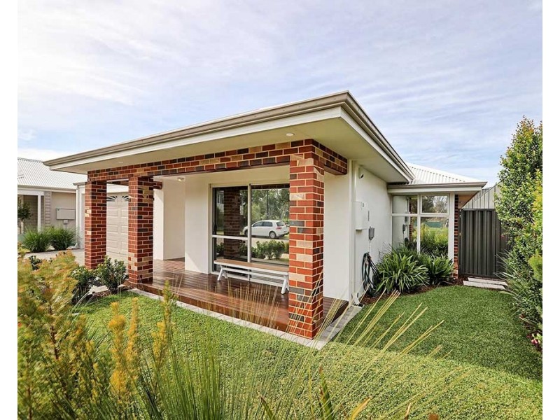 21 Lockhart Crescent, South Guildford WA 6055