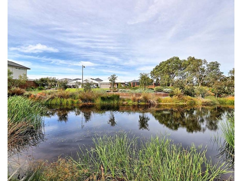 21 Lockhart Crescent, South Guildford WA 6055