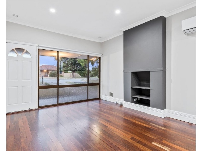 13 McGlinn Way, Cloverdale WA 6105