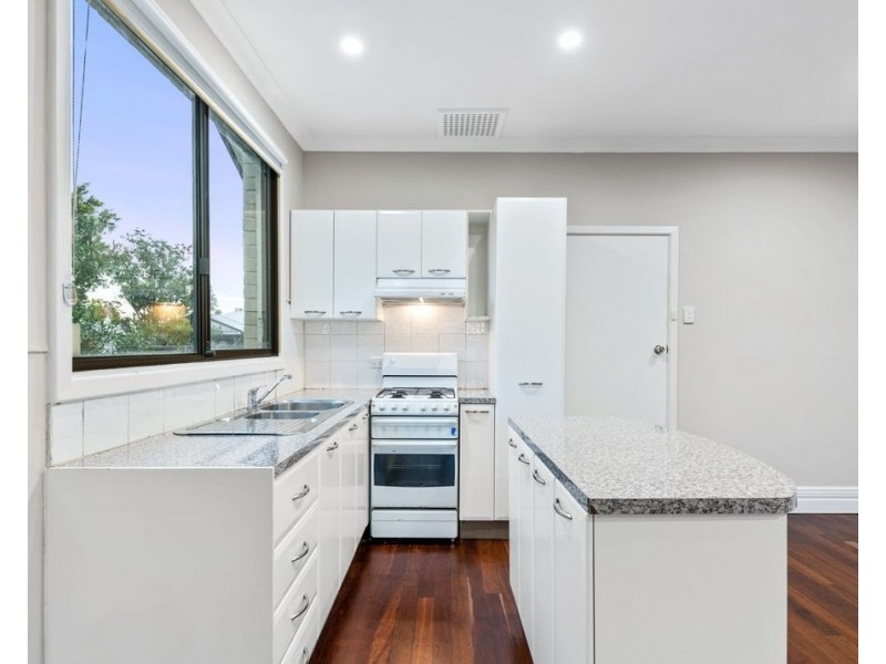 13 McGlinn Way, Cloverdale WA 6105