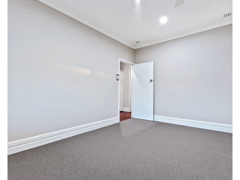 13 McGlinn Way, Cloverdale WA 6105