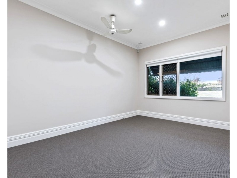 13 McGlinn Way, Cloverdale WA 6105