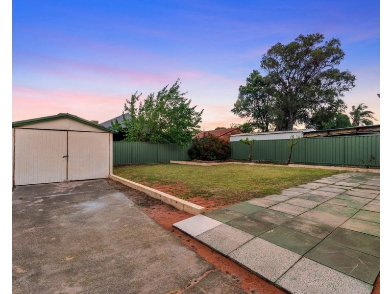 13 McGlinn Way, Cloverdale WA 6105