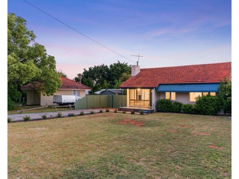 13 McGlinn Way, Cloverdale WA 6105