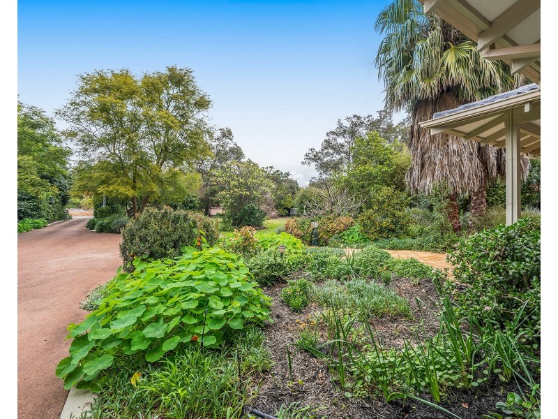 3 Irwin Place, Maida Vale WA 6057