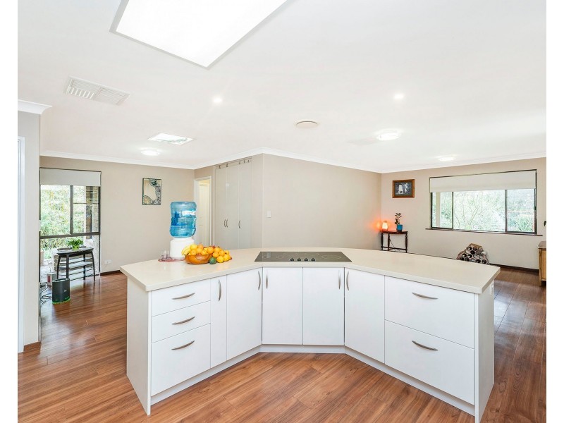 3 Irwin Place, Maida Vale WA 6057