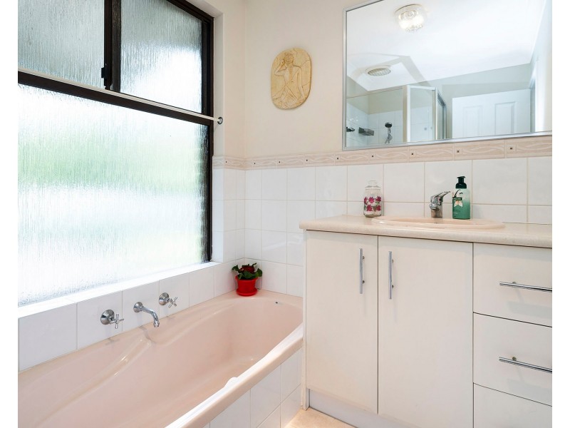 3 Irwin Place, Maida Vale WA 6057