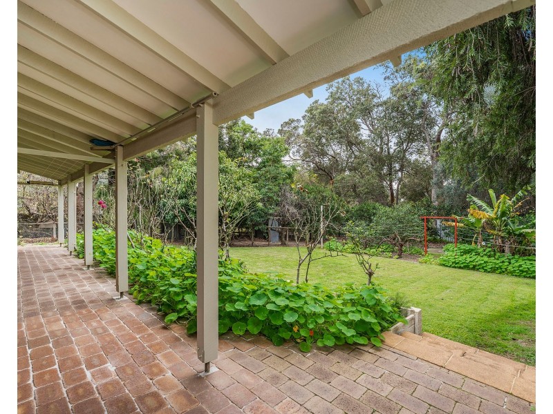 3 Irwin Place, Maida Vale WA 6057