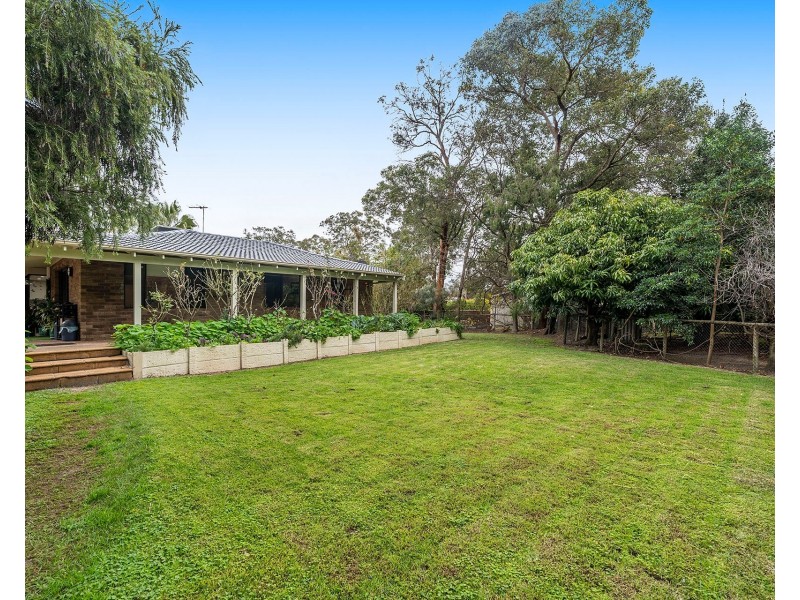 3 Irwin Place, Maida Vale WA 6057