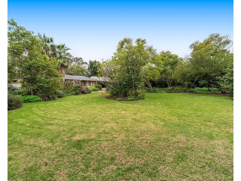 3 Irwin Place, Maida Vale WA 6057