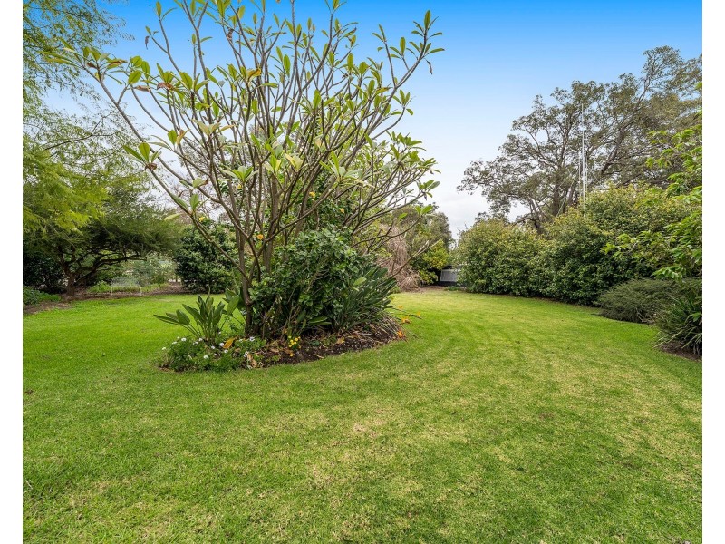 3 Irwin Place, Maida Vale WA 6057