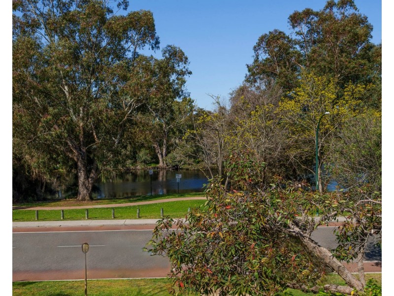 16/9 Clydesdale Street, Como WA 6152