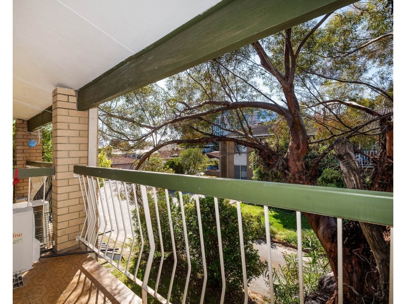 16/9 Clydesdale Street, Como WA 6152