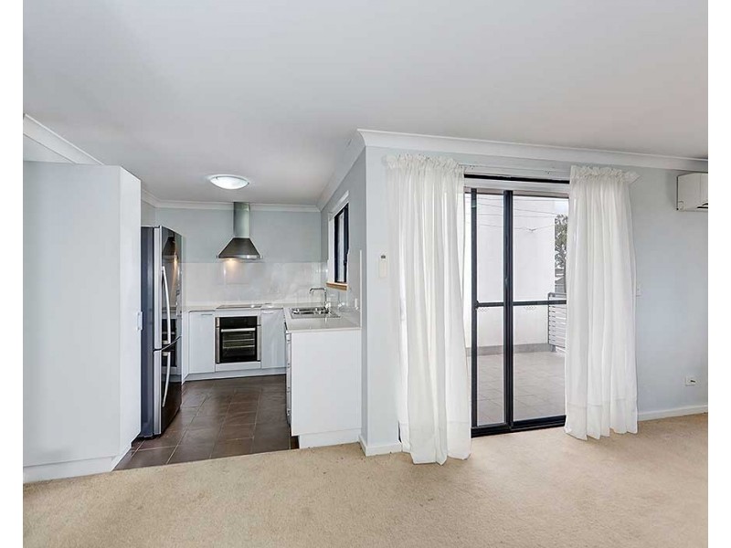 9/18 Whitlock Road, Queens Park WA 6107