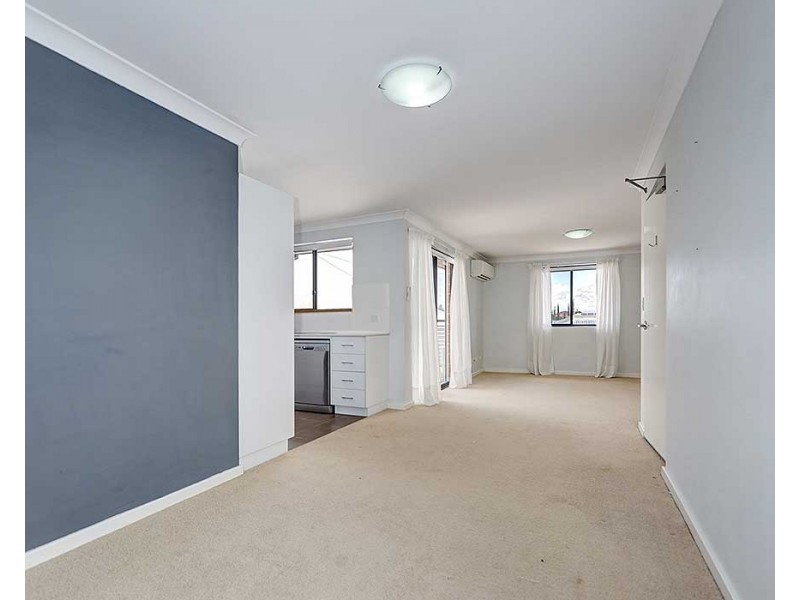9/18 Whitlock Road, Queens Park WA 6107