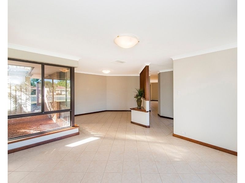 6 Dove Court, High Wycombe WA 6057