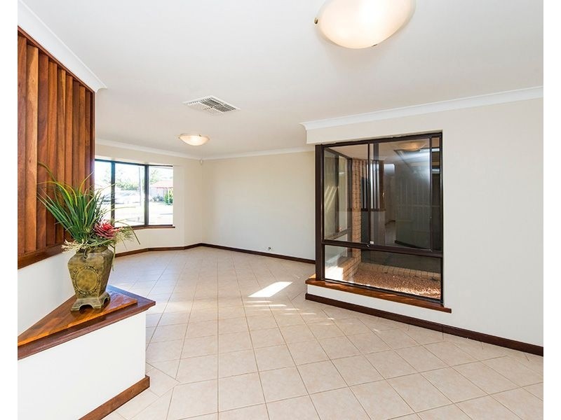 6 Dove Court, High Wycombe WA 6057