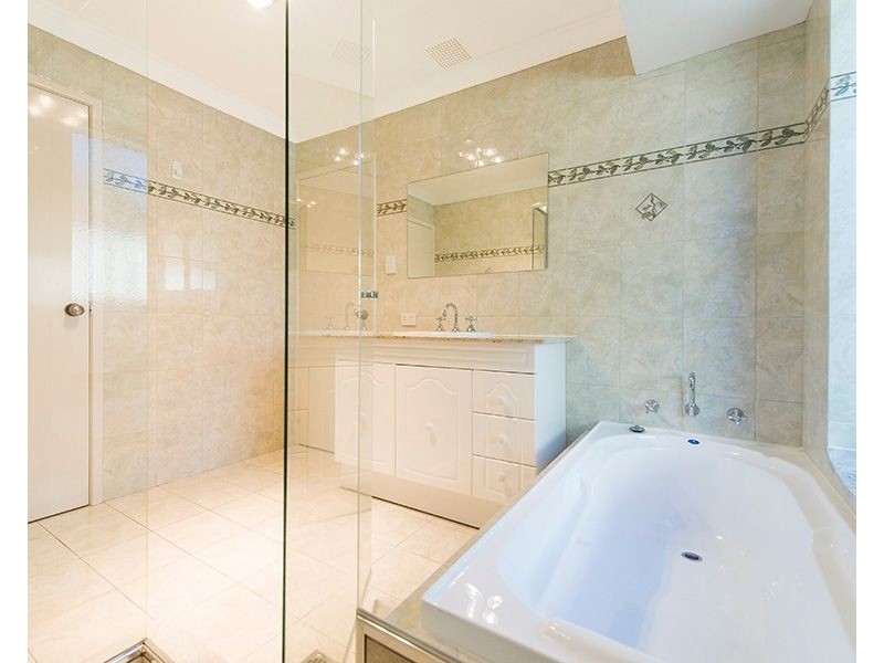 6 Dove Court, High Wycombe WA 6057