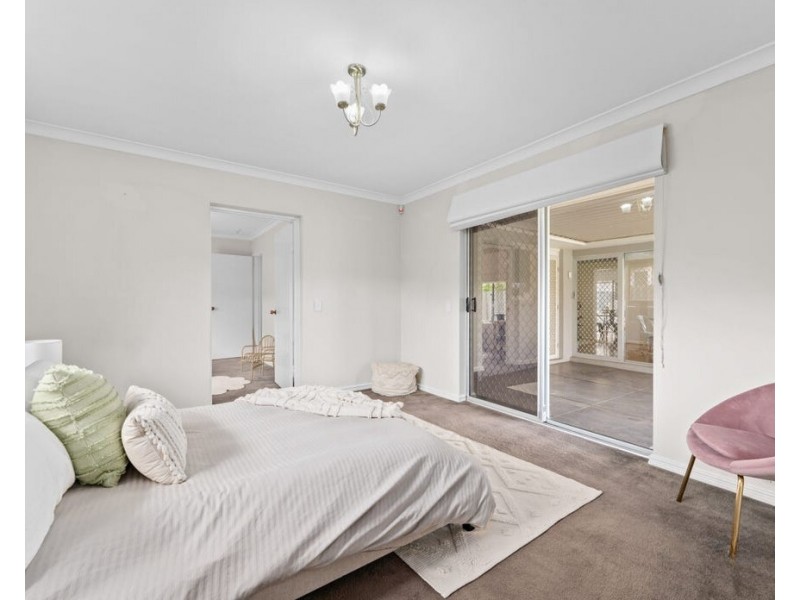 4 Bagoda Street, Queens Park WA 6107