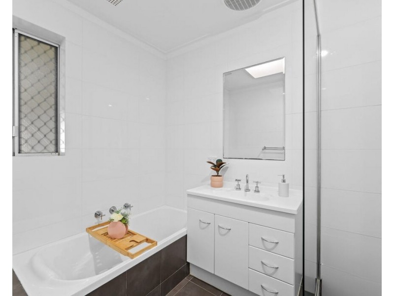 4 Bagoda Street, Queens Park WA 6107