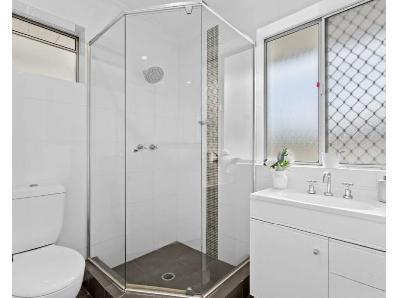 4 Bagoda Street, Queens Park WA 6107