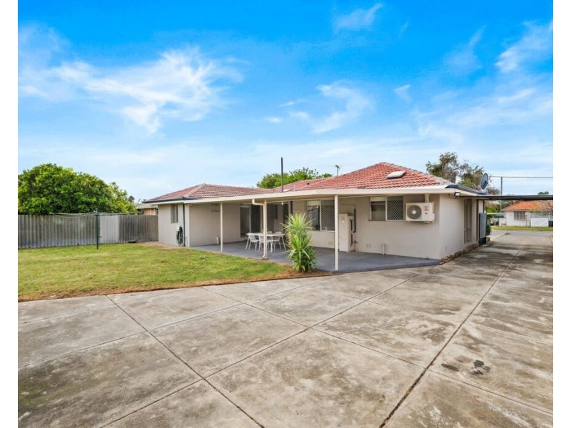 4 Bagoda Street, Queens Park WA 6107
