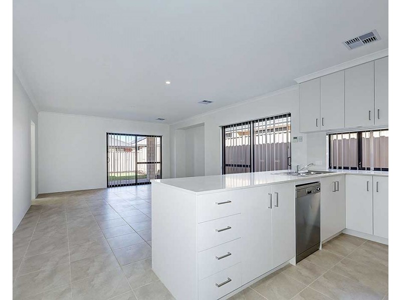 43 Setosa Drive, Forrestfield WA 6058