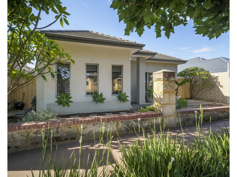 21 Pexton Drive, South Guildford WA 6055