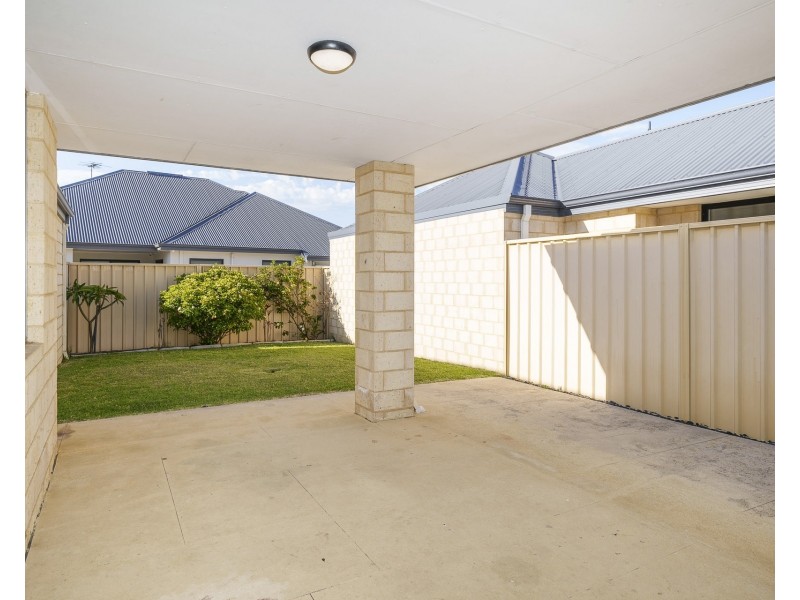 21 Pexton Drive, South Guildford WA 6055