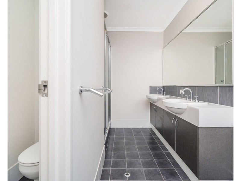 21 Pexton Drive, South Guildford WA 6055