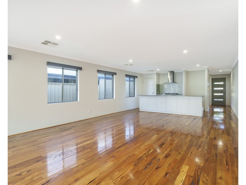 21 Pexton Drive, South Guildford WA 6055