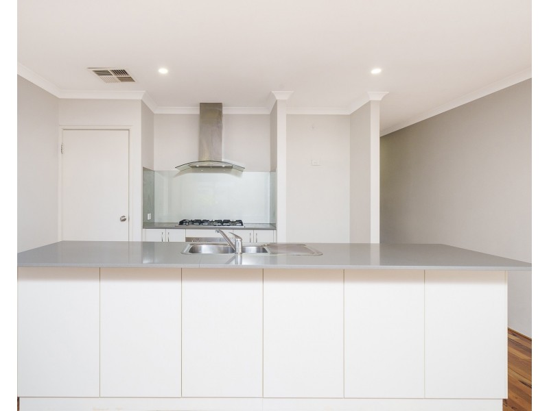 21 Pexton Drive, South Guildford WA 6055