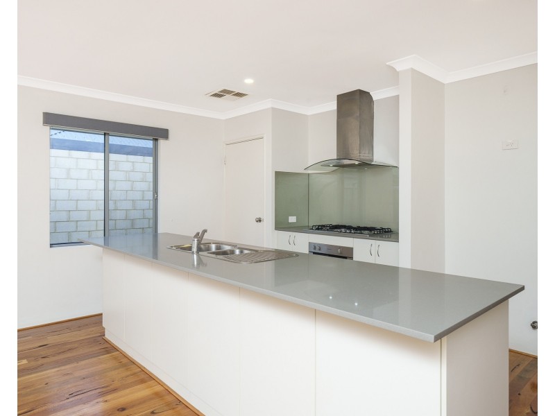 21 Pexton Drive, South Guildford WA 6055
