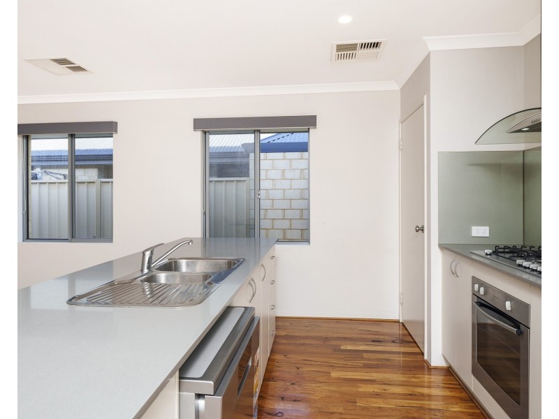 21 Pexton Drive, South Guildford WA 6055