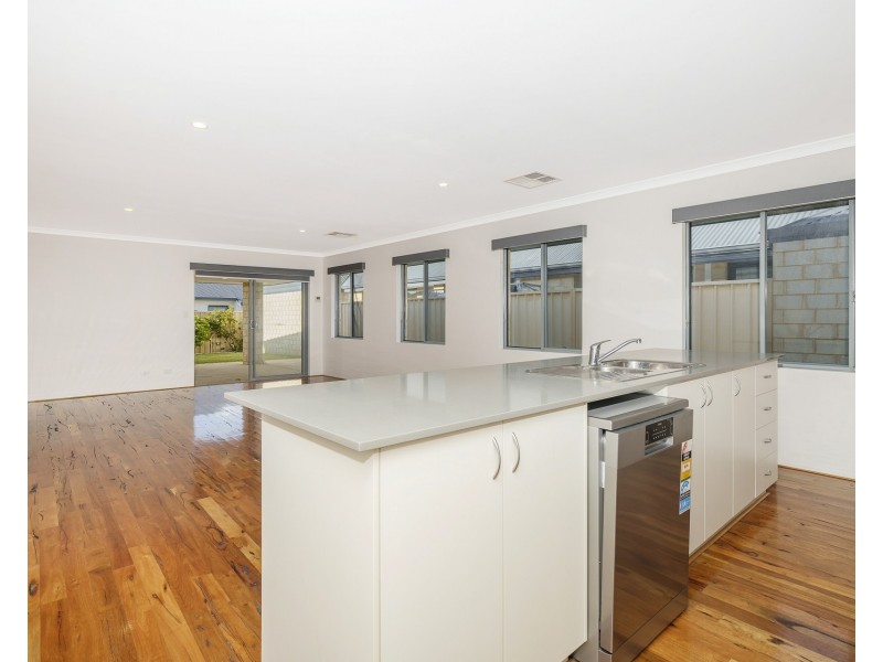 21 Pexton Drive, South Guildford WA 6055