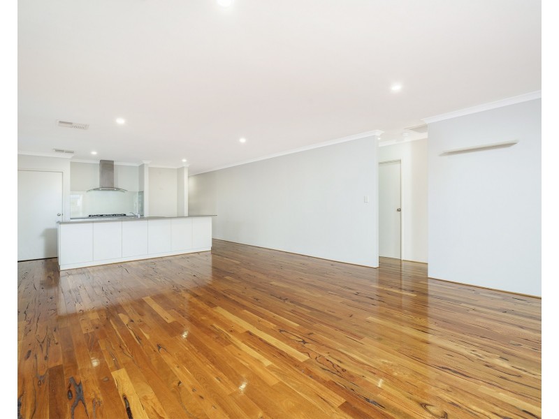 21 Pexton Drive, South Guildford WA 6055